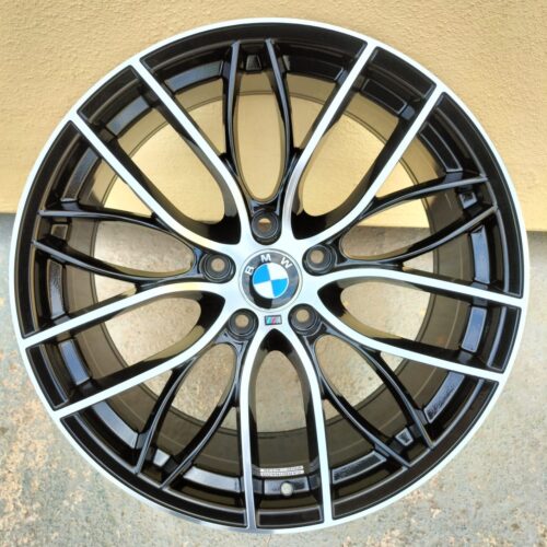 cerchi in lega BMW modello 405M black diamond da 19″ in doppia misura